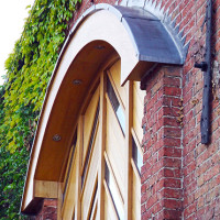 Curved hood